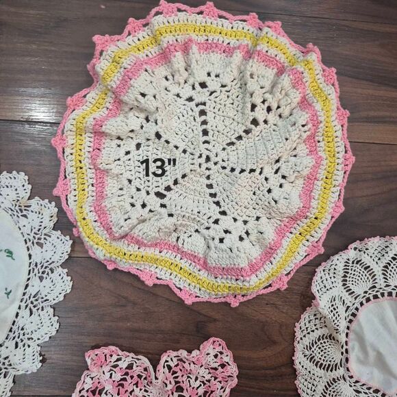Crochet, 4 Vintage Pink & White Cotton Doilies Handmade - Picture 3 of 7